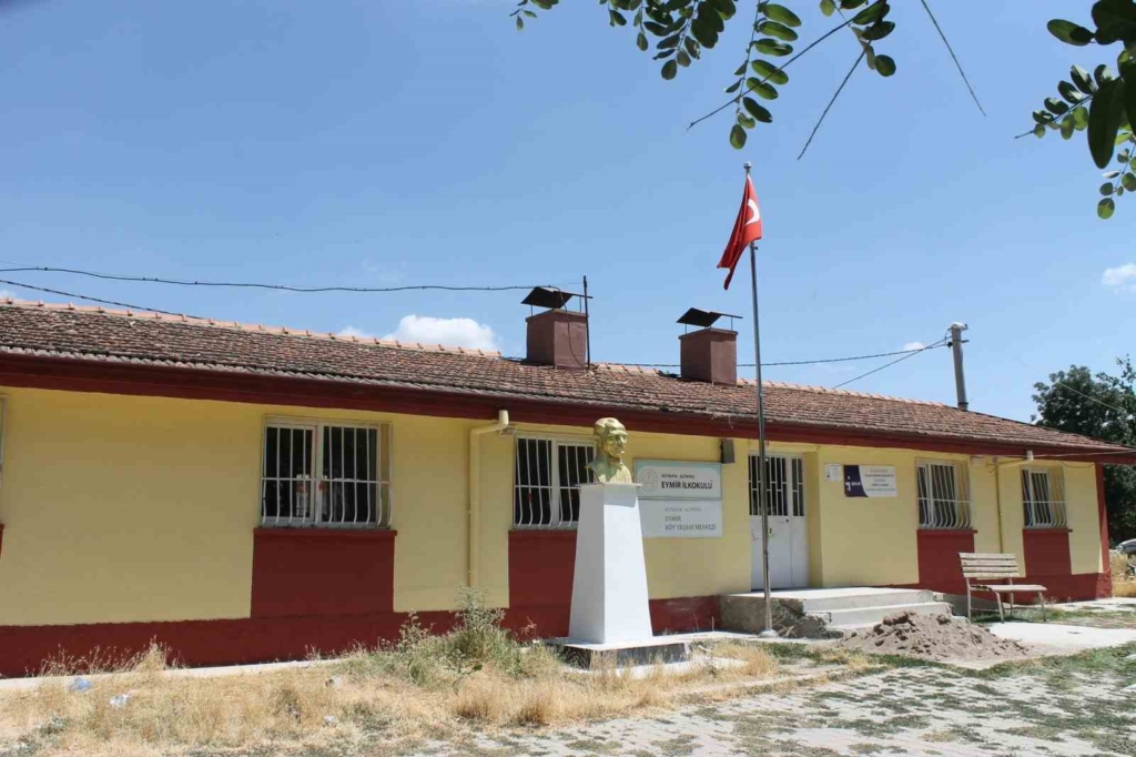 Altıntaş’ta köy okulları yeni eğitim yılına hazırlanıyor