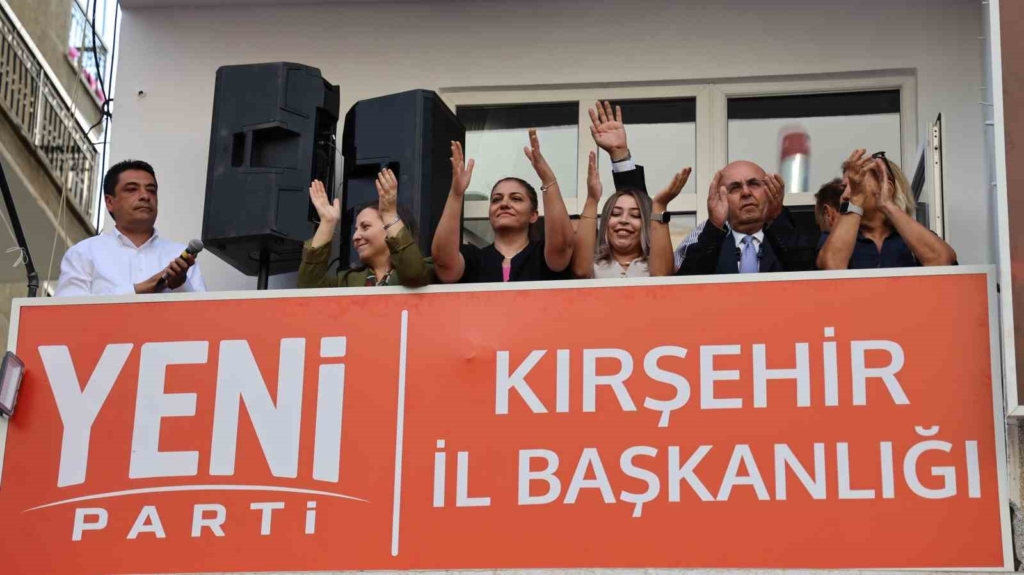 CHP’den istifa eden Kırşehir Belediye Başkanı Ekicioğlu ve teşkilatlar Yeni Parti’ye katıldı
