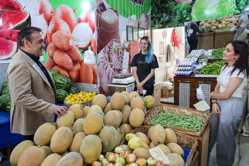 Vali Sözer esnaf ve vatandaşla bir araya geldi