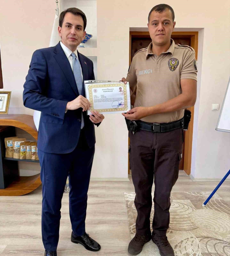 Hisarcık’ta emniyet personeline Başarı Belgesi