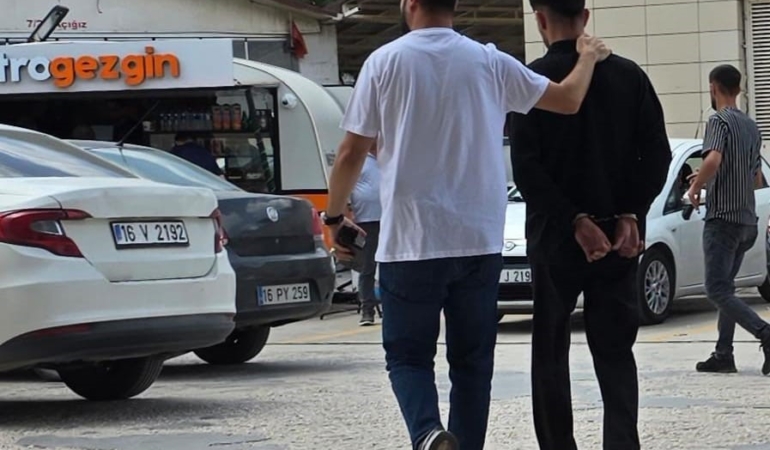 50 kilometre kaçan araçtan 20 bin adet uyuşturucu hap çıktı
