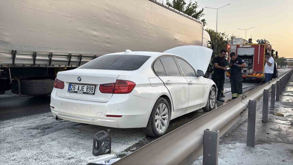 Sanayiden 10 dakika önce aldığı otomobili yandı