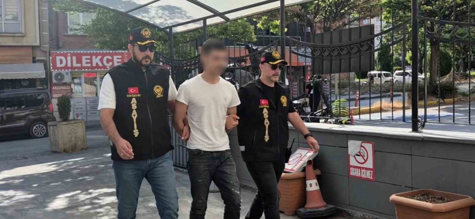 Eskişehir’de 3 kişiyi silahla yaralayan zanlı adliyeye sevk edildi