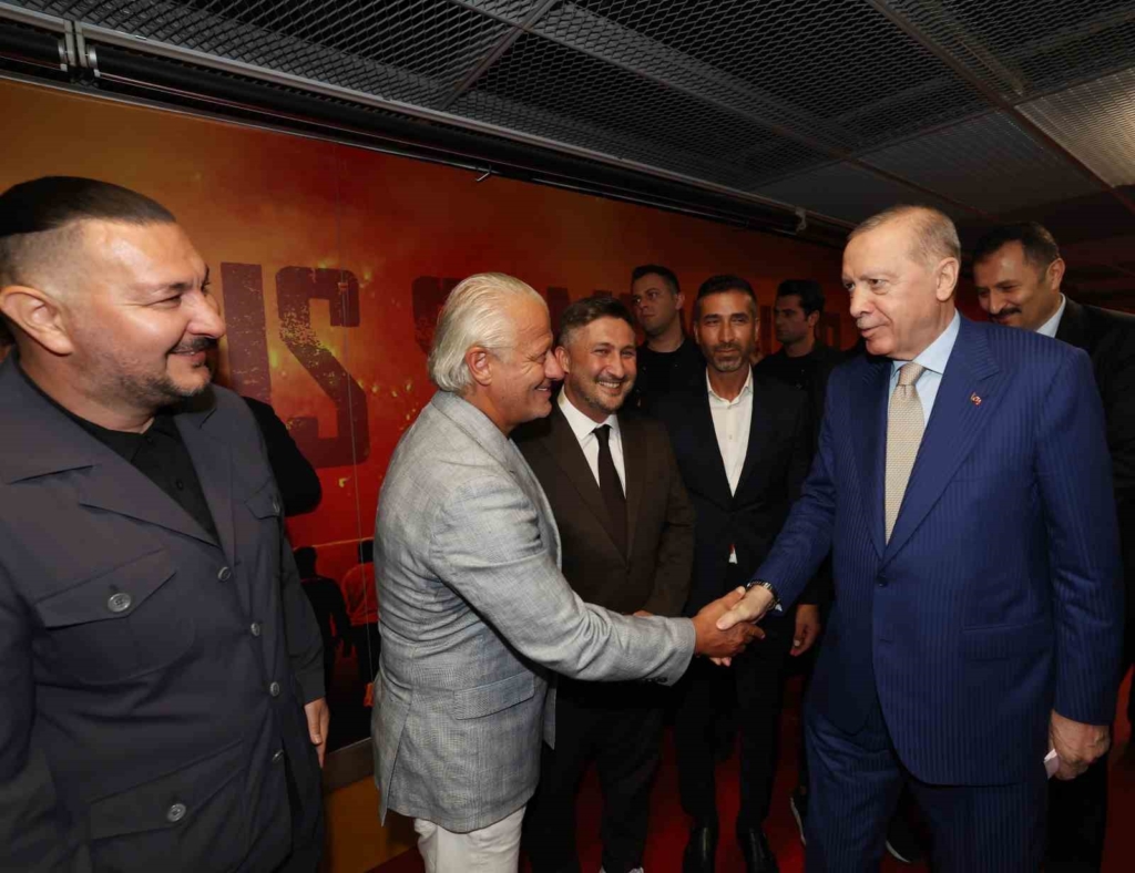Cumhurbaşkanı Erdoğan: "Gençlerimizin en iyi şekilde yetişmeniz için tüm gücümüzle çalışıyoruz"
