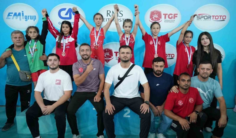 Bilecikli güreşçilerden Türkiye Şampiyonası’nda büyük başarı