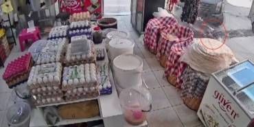 Kamyonetin altında kalan 4 yaşındaki çocuk emekleyerek çıktı