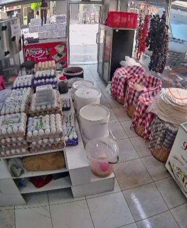 Kamyonetin altında kalan 4 yaşındaki çocuk emekleyerek çıktı