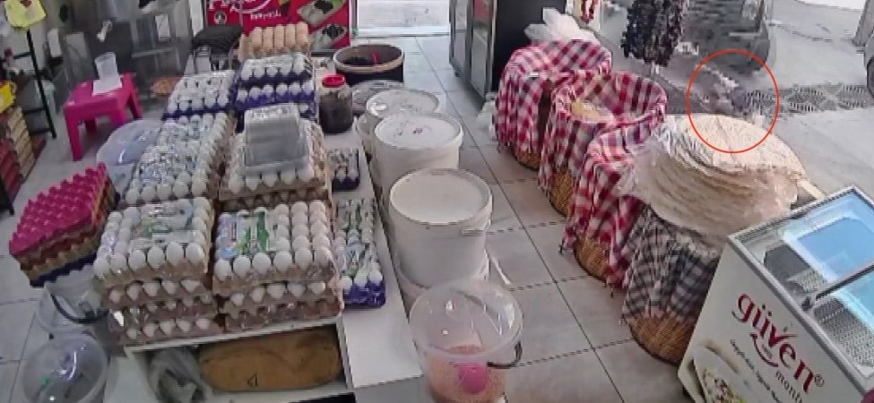Kamyonetin altında kalan 4 yaşındaki çocuk emekleyerek çıktı
