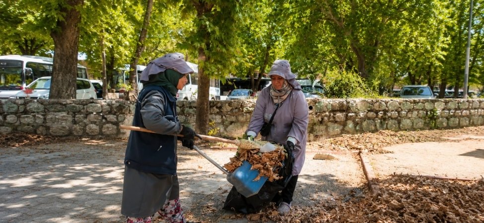 Park Bahçeler Müdürlüğü’nden Karacabey genelinde yoğun mesai