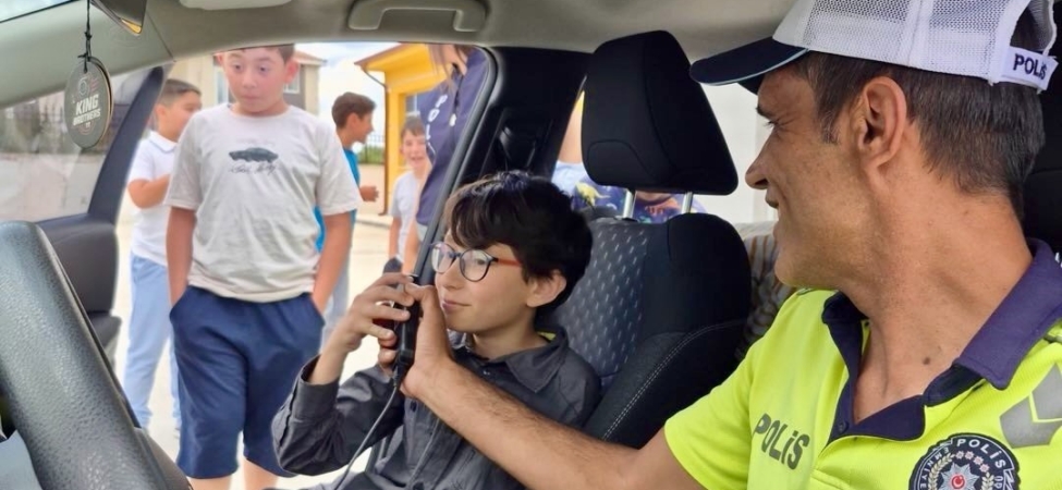 Miniklere polislik mesleği ve güvenli yaşam eğitimi