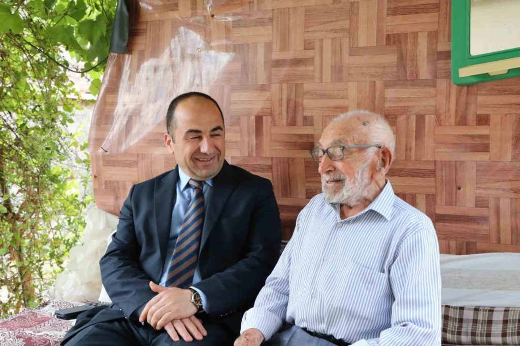 Eskişehir İl Emniyet Müdürü Yılmaz’dan şehit babasına anlamlı ziyaret