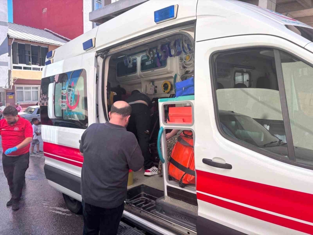Engelli çocuk itfaiye ekiplerince yangından kurtarıldı