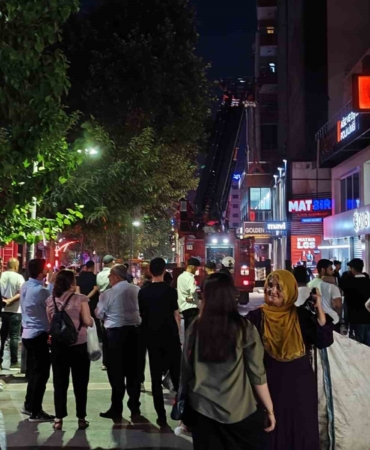 Batman’da plazada çıkan yangın korkuttu