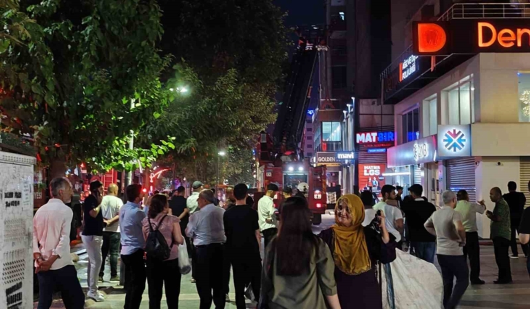 Batman’da plazada çıkan yangın korkuttu