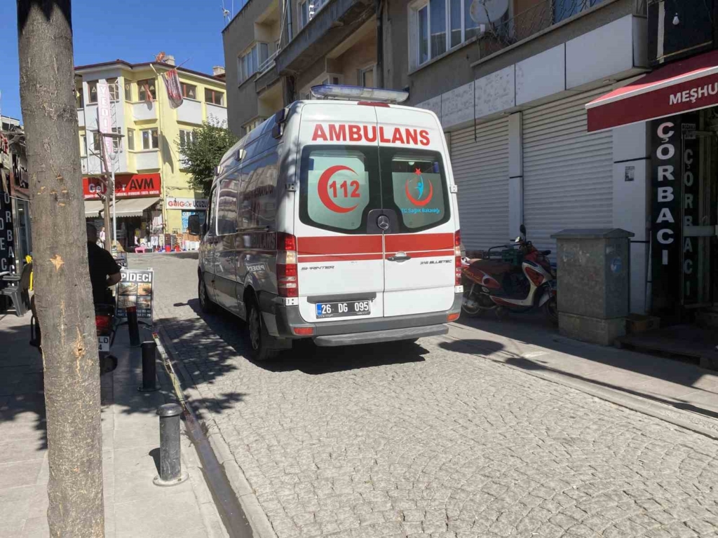 Kaldırımda yürürken hastanelik oldu