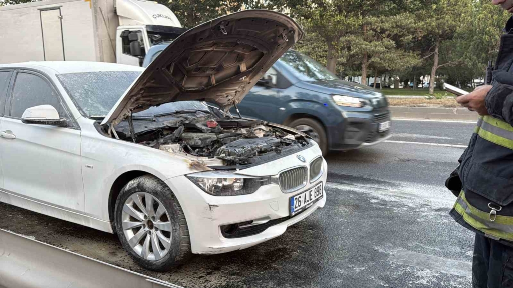 Sanayiden 10 dakika önce aldığı otomobili yandı