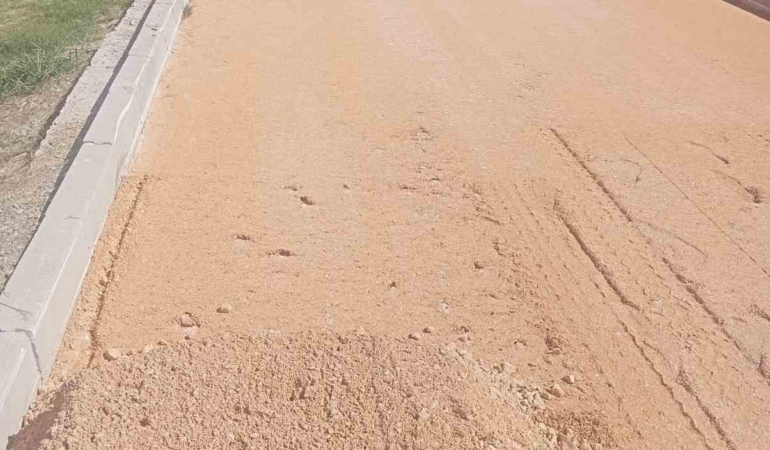 Hamitler Kent Mezarlığı’ndaki ara yollara soğuk asfalt atılıyor