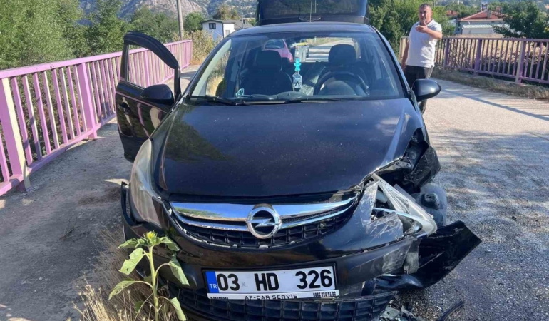 Bilecik’te iki otomobil kafa kafaya çarpıştı: 1 yaralı