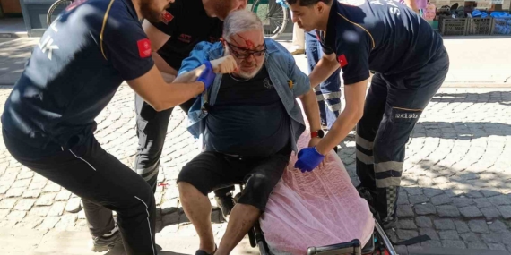 Kaldırımda yürürken hastanelik oldu