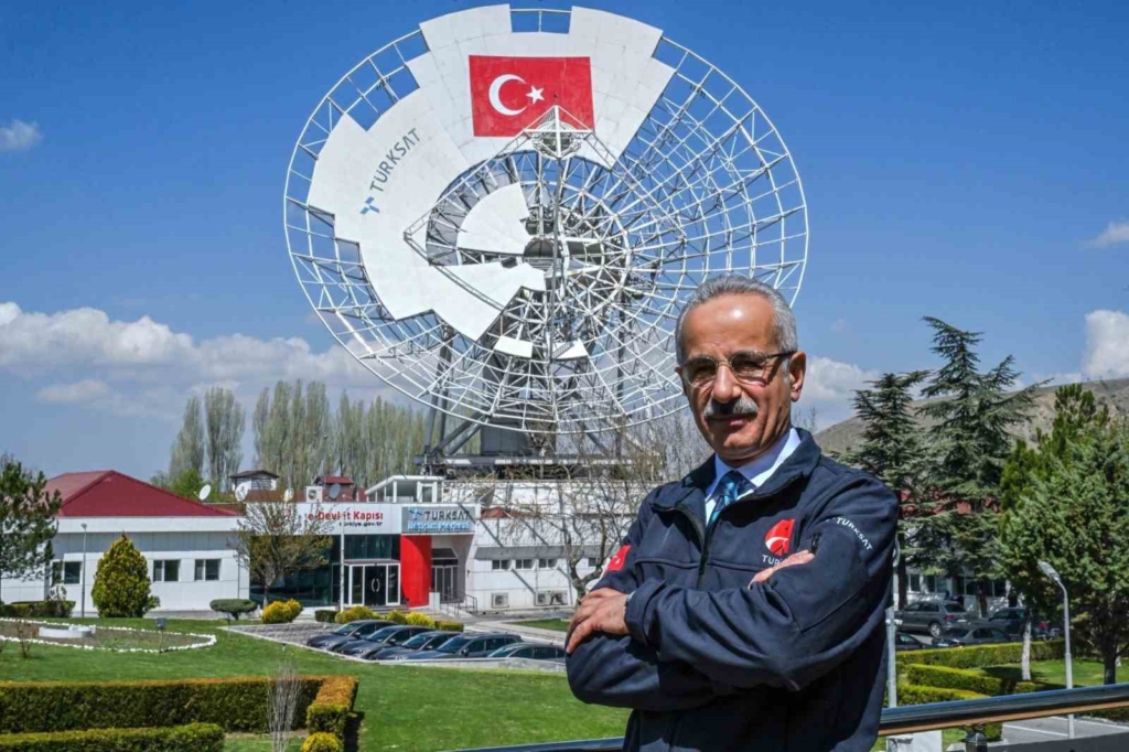 Bakan Uraloğlu: "Katar ile kurduğumuz stratejik ortaklık sayesinde Türksat filomuza yeni nesil bir uydu kazandırıyoruz"