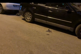 Kavga eden grup polisi görünce dağıldı, geriye kol saati ve kapı kolu kaldı