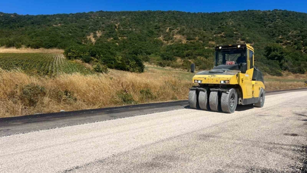 Karacabey ve Mustafakemalpaşa’da yollar yenileniyor