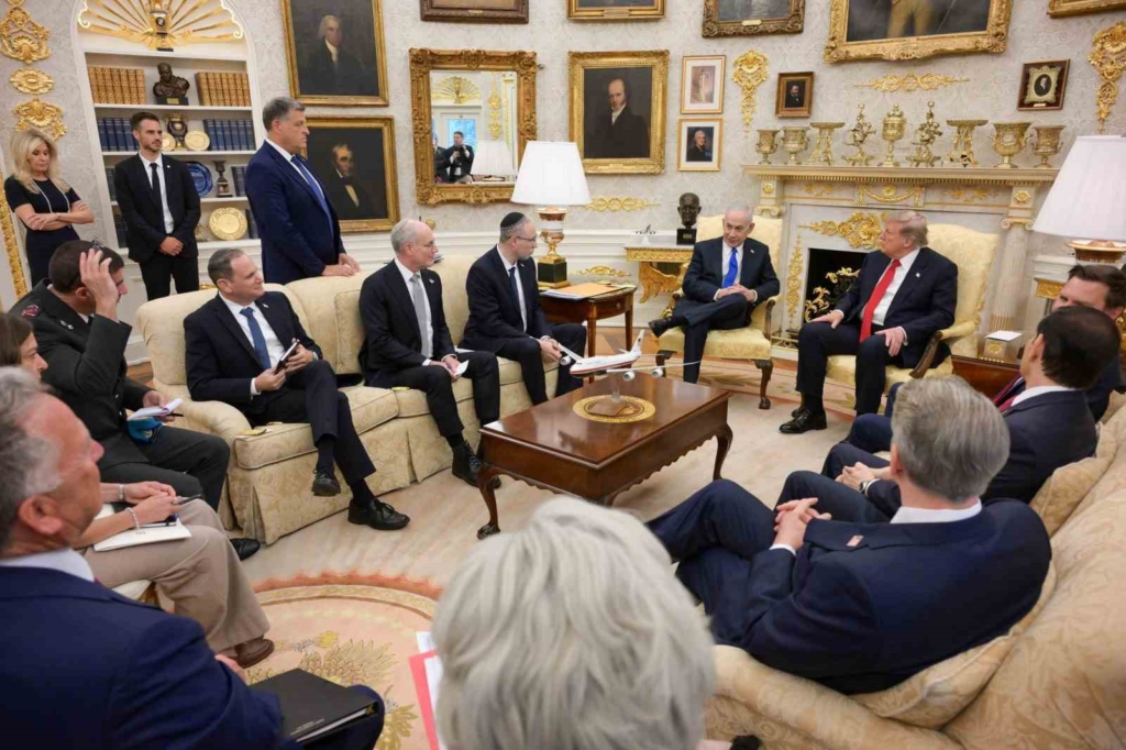 Trump ve Netanyahu, İran’la yapılan savaşın başından beri ilk kez yüz yüze görüştü