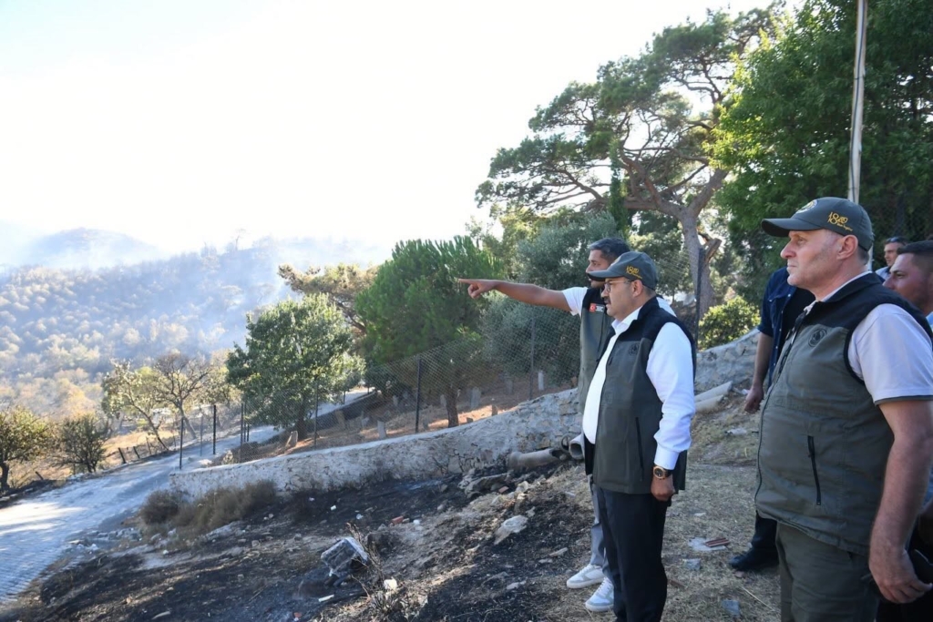 Altınoluk’taki yangın kontrol altına alındı, Gömeç yangınına müdahale sürüyor