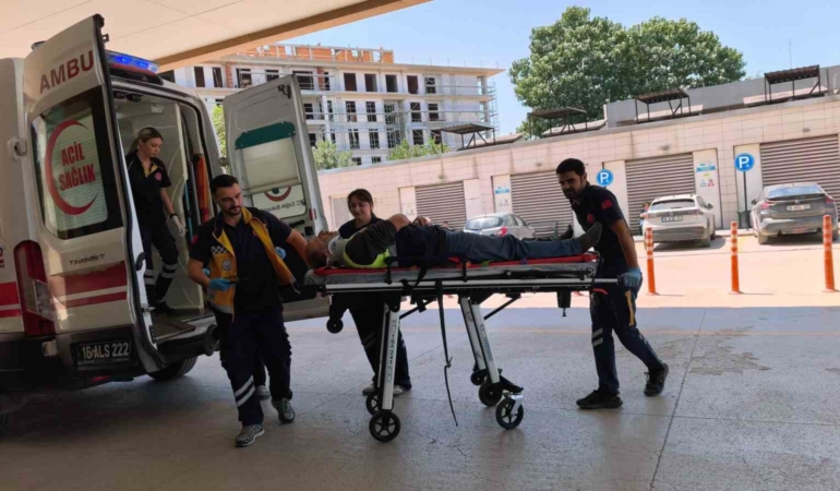 Otomobil ile geri dönüşüm aracının karıştığı kazada 1 kişi yaralandı
