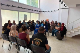 Afyonkarahisar’da kadın kursiyerlere KADES ve ŞÖNİM bilgilendirmesi
