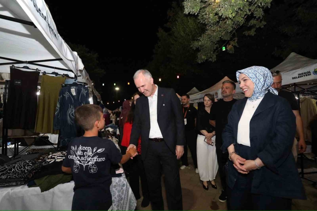 Hanımeli alışveriş şenliği tüm coşkusuyla devam ediyor