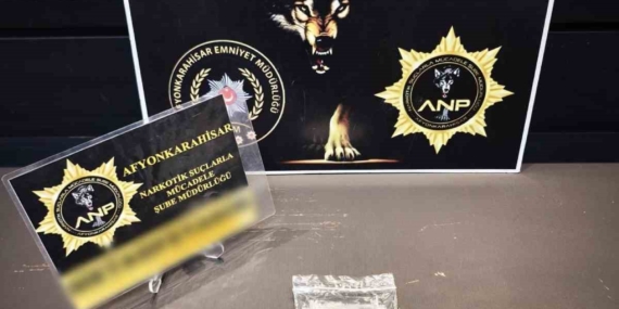 Kullandıkları araçta uyuşturucu ile yakalanan 2 kişi tutuklandı