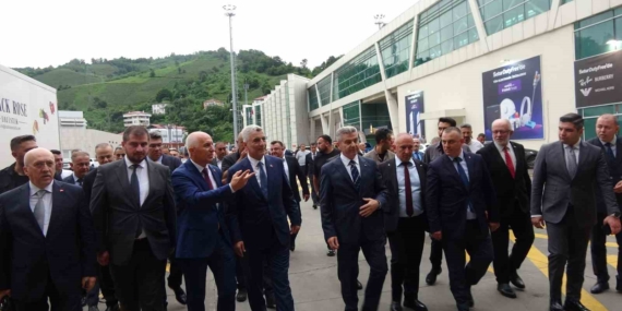 Bakan Bolat: "Sarp Gümrük Kapısı sadece Gürcistan’a değil, bütün Asya ülkelerine açılan stratejik bir geçiş koridorudur"
