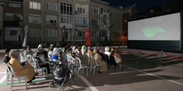 Osmangazi’de yaz akşamları açık hava sinemasıyla şenleniyor