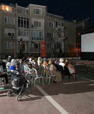 Osmangazi’de yaz akşamları açık hava sinemasıyla şenleniyor