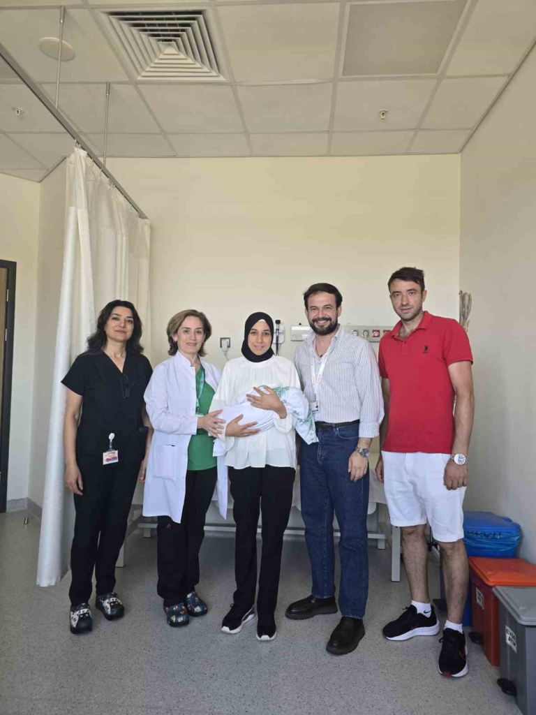 Bursa Şehir Hastanesi’nde anne karnında hayat kurtaran müdahale