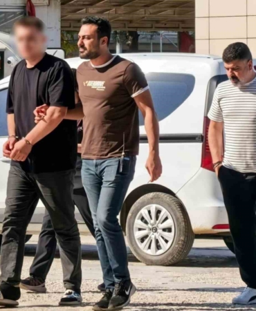 Arkadaşını silahla tehdit edip kendi borcunu ödetti
