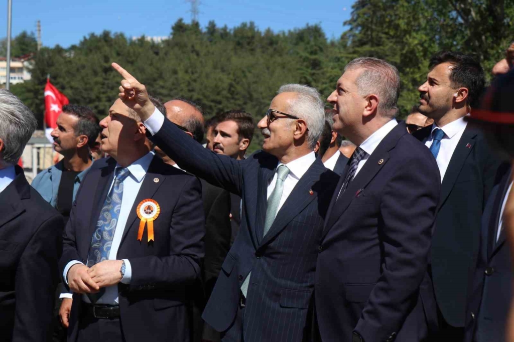 Bakan Uraloğlu: "Ayasofya ile yaşıt 1500 yıllık Sangarios Köprüsü’nü şehrimizin simgesi olarak yeniden canlandırdık"