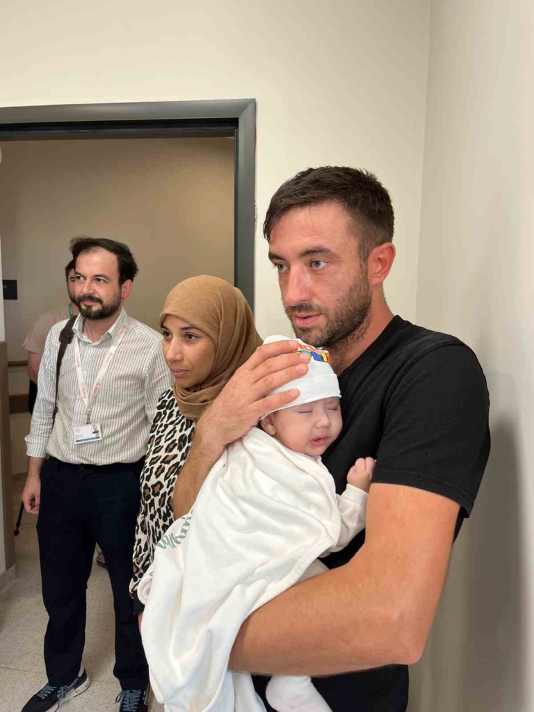 Anne karnındaki bebeğin ciğerine operasyon