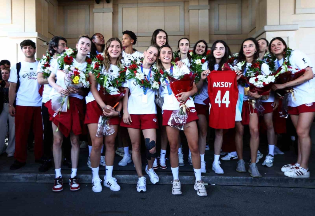 Milletler Ligi şampiyonu A Milli Kadın Voleybol Takımı, Türkiye’ye döndü