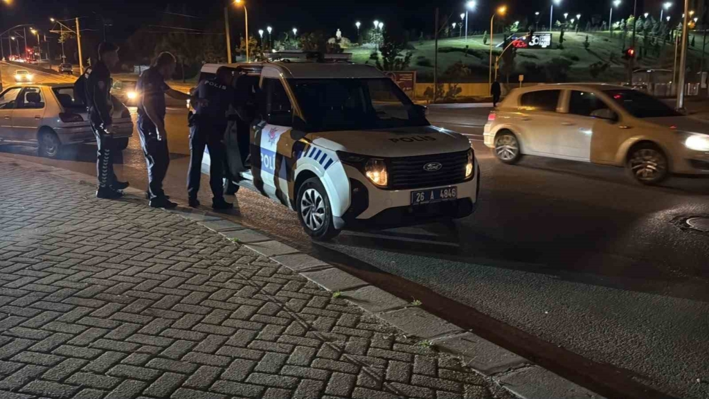 Otomobil ve motosiklet kafa kafaya çarpıştı: 2 yaralı