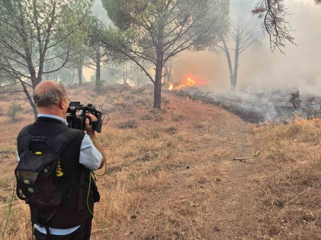 Balıkesir’deki yangın sebebiyle Ayvalık Bergama yolu trafiğe kapatıldı