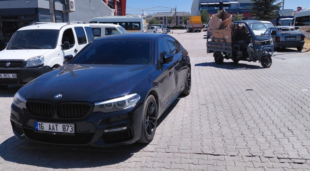 Otomobil ile geri dönüşüm aracının karıştığı kazada 1 kişi yaralandı