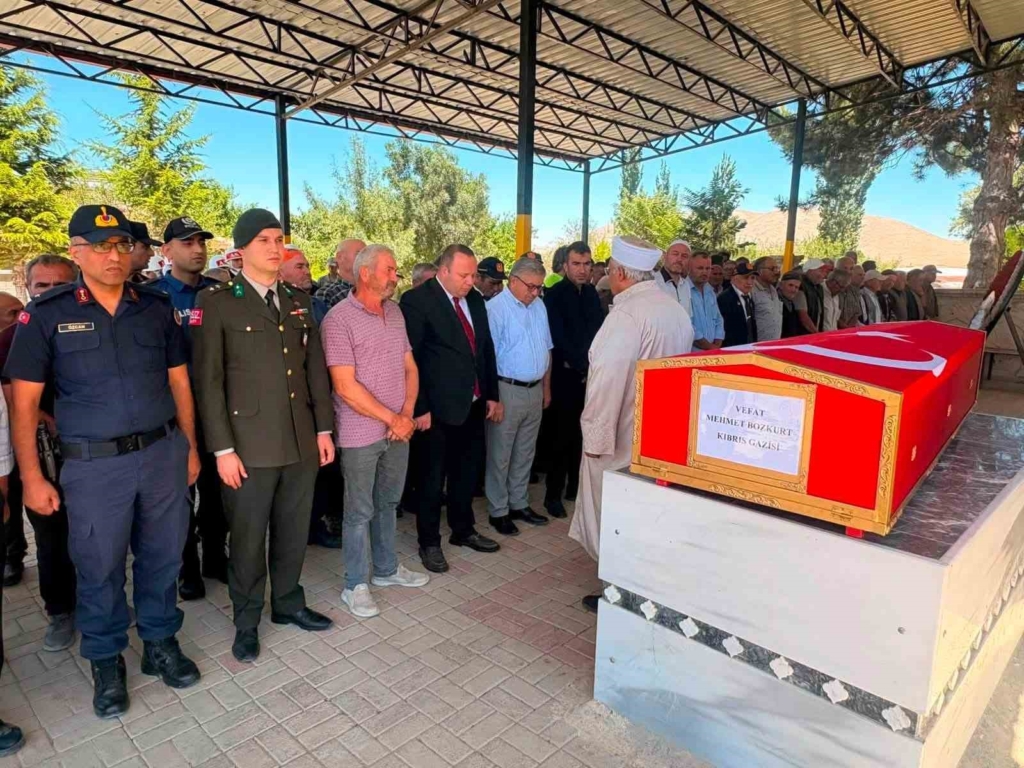 Vefat eden Kıbrıs gazisi toprağa verildi