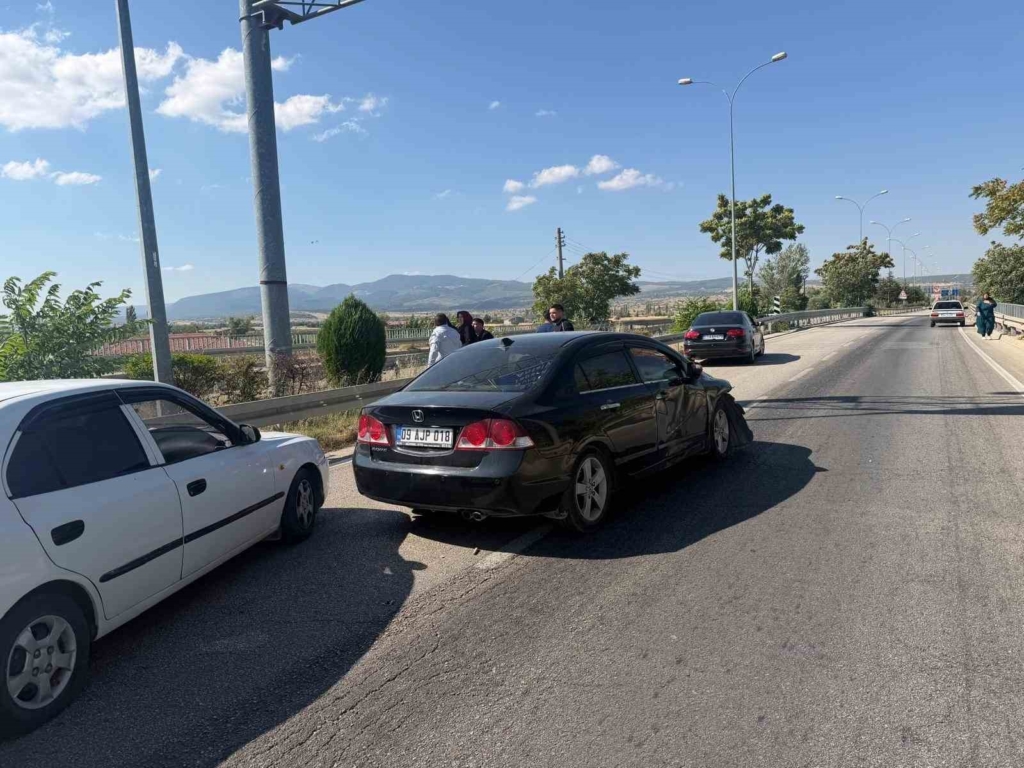 Kazada devrilen traktör sürücüsü hayatını kaybetti
