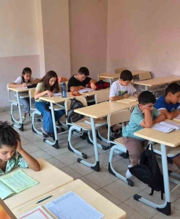 Eskişehir’de gençler yaz okulunda hem eğleniyor hem öğreniyor