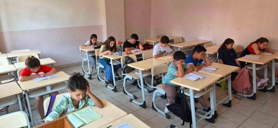 Eskişehir’de gençler yaz okulunda hem eğleniyor hem öğreniyor