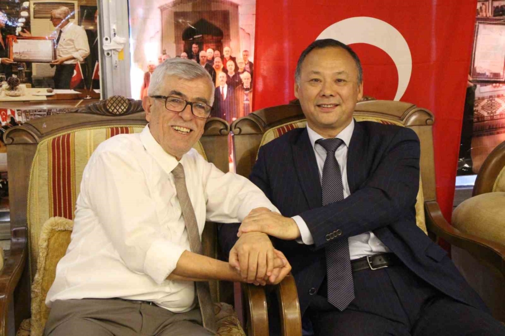Büyükelçi Kazakbayev: "Kırgızistan ile Türkiye arasındaki ticaret hacmi hedefi 5 milyar dolar^"