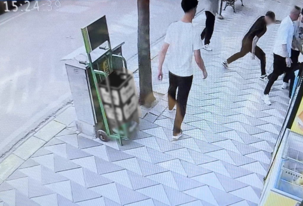 Sokak ortasında bıçaklı ve silahlı kavga: 1 yaralı