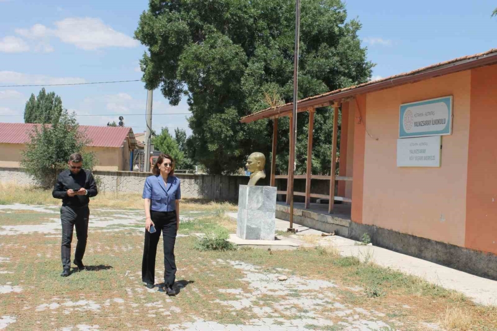 Altıntaş’ta köy okulları yeni eğitim yılına hazırlanıyor